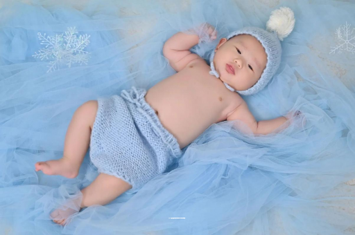 朝阳宝宝睡觉爱笑